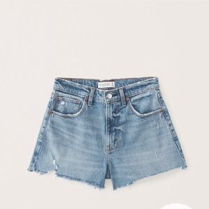 Abercrombie & Fitch  - Curve Love 90s High Rise Cutoff Shorts